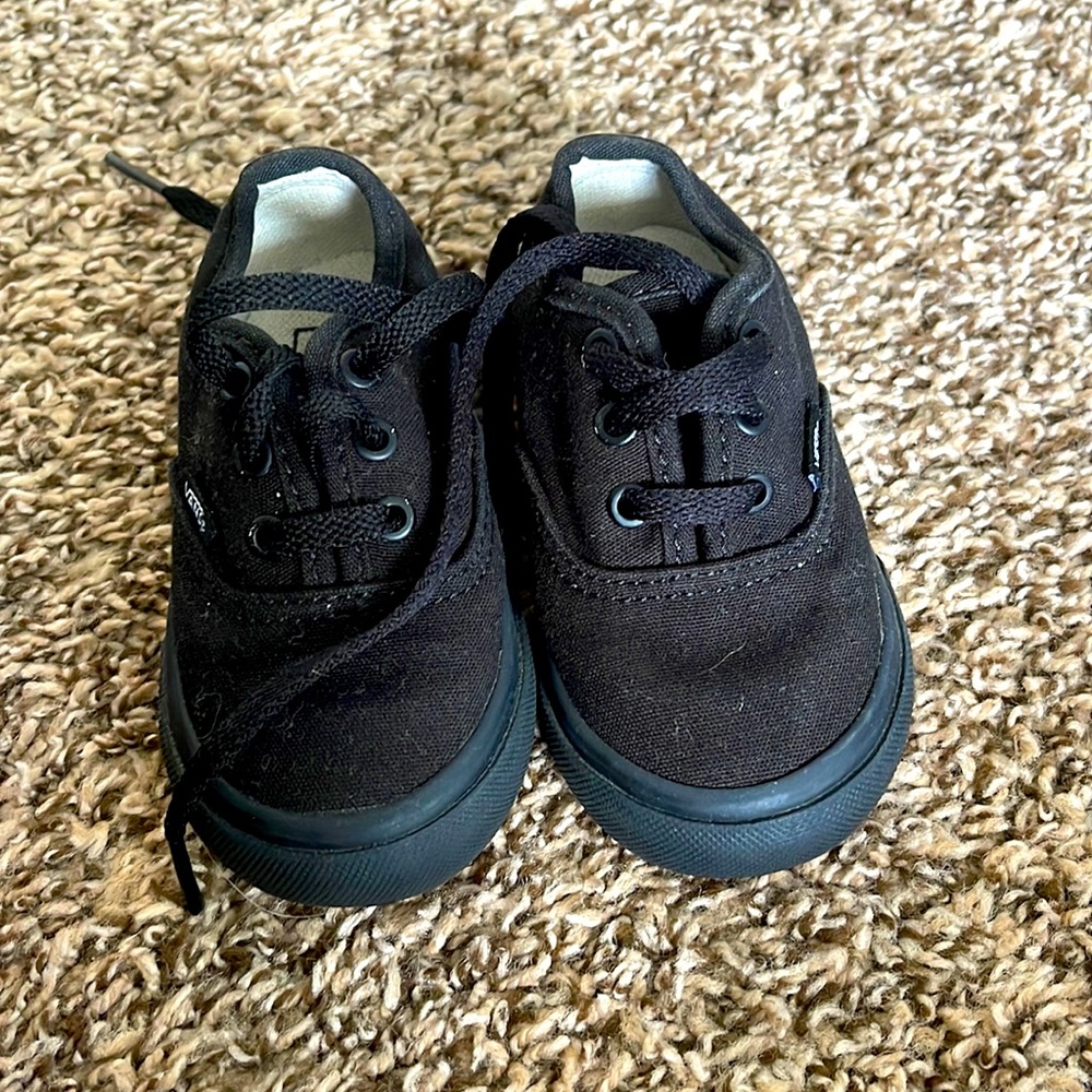 Black Vans size 5